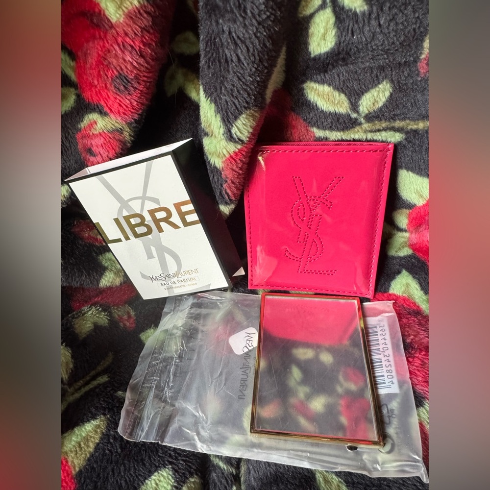 Yves Saint Laurent Hot Pink Patent Logo Compact Mirror With Card Holder - Picture 2 of 3